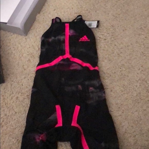 Adidas 2018 Competition swimsuit closed back - Picture 5 of 8